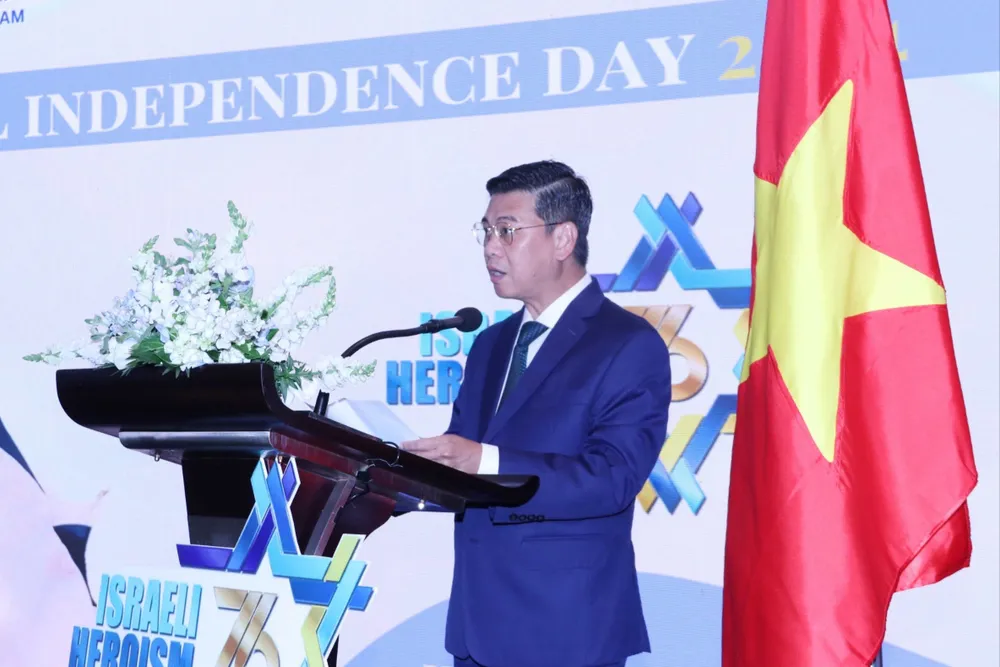 Phó Chủ tịch UBND TP.HCM Nguyễn Văn Dũng phát biểu chúc mừng kỷ niệm 76 năm ngày Độc lập Nhà nước Israel. Ảnh: PHƯƠNG ĐẶNG lễ kỷ niệm 76 năm ngày Độc lập Nhà nước Israel