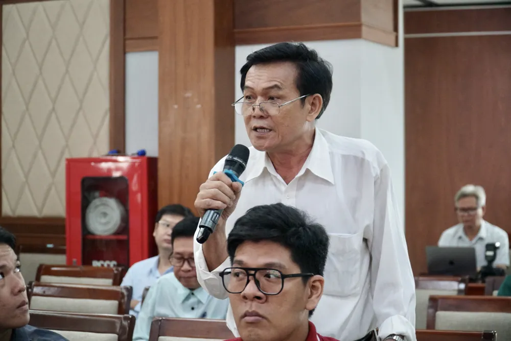 Người dân đóng góp ý kiến. Ảnh: BẢO PHƯƠNG sap-xep-don-vi-hanh-chinh-4.JPG