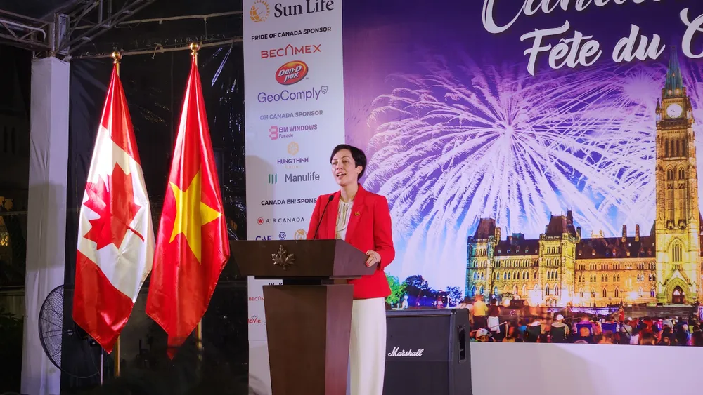 Bà Annie Dubé, Tổng Lãnh sự Canada tại TP.HCM, cảm ơn người dân, du học sinh, doanh nghiệp Canada và Việt Nam đã tạo nên kết nối mối quan hệ hai nước. Ảnh: PHƯƠNG ĐẶNG doanh nghiệp canada