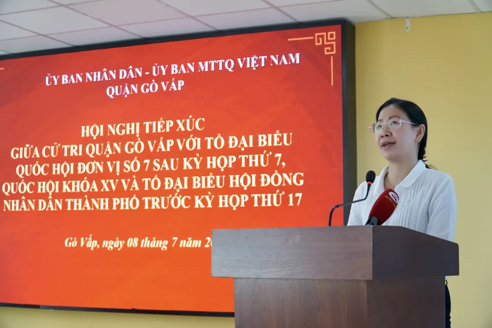 ĐB Phan Thị Thanh Phương trả lời cử tri quận Gò Vấp. Ảnh: BẢO PHƯƠNG cử tri quận Gò Vấp