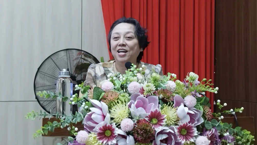 ĐB Phạm Khánh Phong Lan trả lời cử tri quận Phú Nhuận. Ảnh: NHẬT TRUNG cu-tri-quan-go-vap-6.jpg