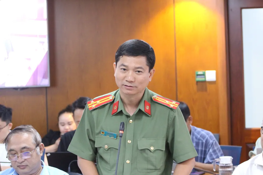 Đại diện Công an TP.HCM thông tin tại họp báo. Ảnh: THÀNH NHÂN 31-truong-hop-nhay-cau-tu-tu-1.JPG
