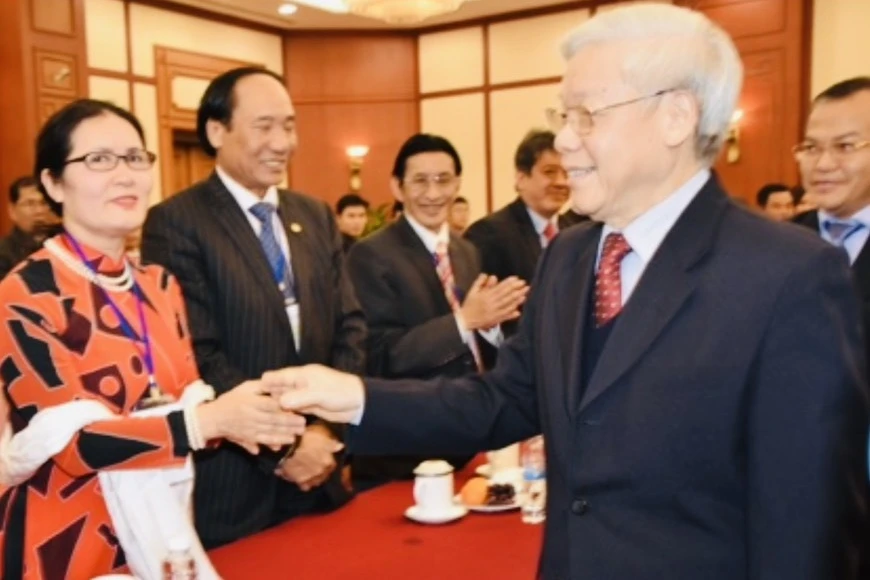 Bà Trần Thị Chang, Chủ tịch Hiệp hội hữu nghị Malaysia - Việt Nam trong một lần gặp Tổng Bí thư Nguyễn Phú Trọng. Ảnh: NVCC Nghe kiều bào kể về những kỷ niệm quý với Tổng Bí thư Nguyễn Phú Trọng