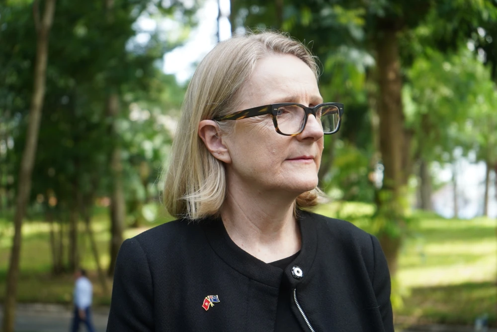 Bà Sarah Hooper, Tổng lãnh sự Úc tại TP.HCM chia sẻ tại lễ tang. Ảnh: NGUYỄN TIẾN DSC09621.JPG