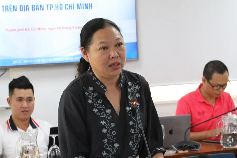 Bà Phạm Đắc Mỵ Trân, Trưởng Phòng Báo chí, Sở TT&TT TP.HCM, thông tin tại họp báo. Ảnh: THÀNH NHÂN diễn viên Nam Thư