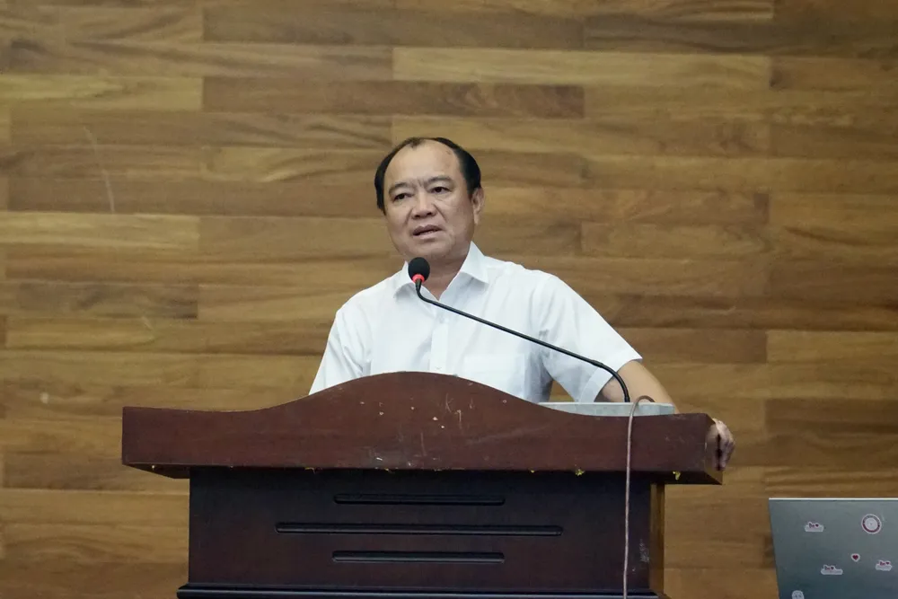 Phó Chủ tịch Thường trực UBND quận 7 Lê Văn Thành phát biểu tại hội nghị. Ảnh: BẢO PHƯƠNG thi-diem-thu-phi-dich-vu-thu-gom-rac-4.JPG