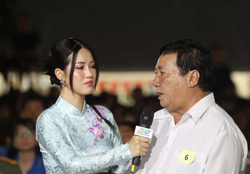 Ông Nguyễn Hữu Nghĩa - người từng cứu được một gia đình năm người thoát ra từ đám cháy chia sẻ. Ảnh: BẢO PHƯƠNG z5745126942466_6c83e3aae7db061a92f49b10b1d1dd79.jpg