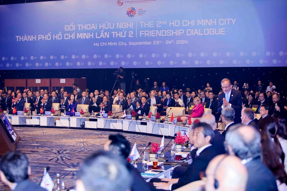 Toàn cảnh hội nghị. Ảnh: NGUYỆT NHI chuyen-doi-cong-nghiep-1.jpg