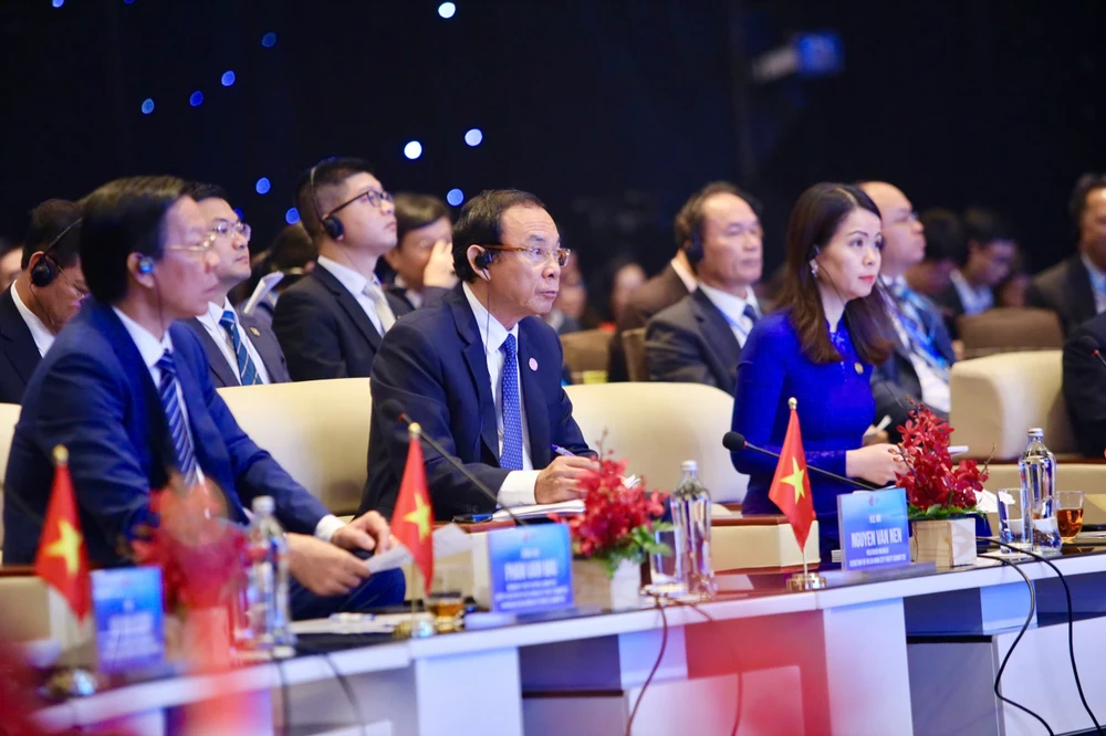 Lãnh đạo Trung ương và TP.HCM tại Hội nghị Thị trưởng. Ảnh: NGUYỆT NHI doi-thoai-huu-nghi-3.jpg