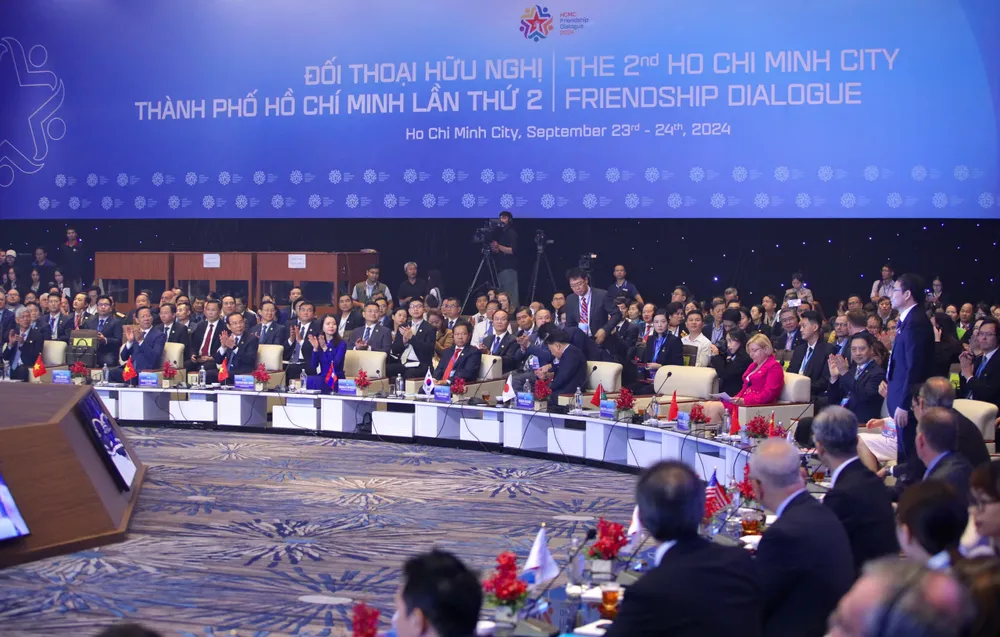 Toàn cảnh phiên Hội nghị Thị trưởng trong khuôn khổ Đối thoại Hữu nghị TP.HCM lần 2 năm 2024. Ảnh: NGUYỆT NHI doi-thoai-huu-nghi-8.jpg Đối thoại Hữu nghị TP.HCM lần 2