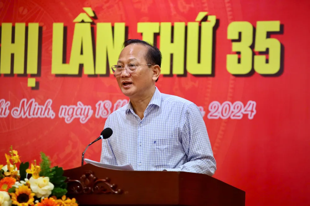 Ông Trần Văn Nam, Bí thư Đảng ủy Khối Dân - Chính - Đảng TP.HCM, phát biểu khai mạc. Ảnh: NGUYỆT NHI nguyen-thi-le-2.jpg