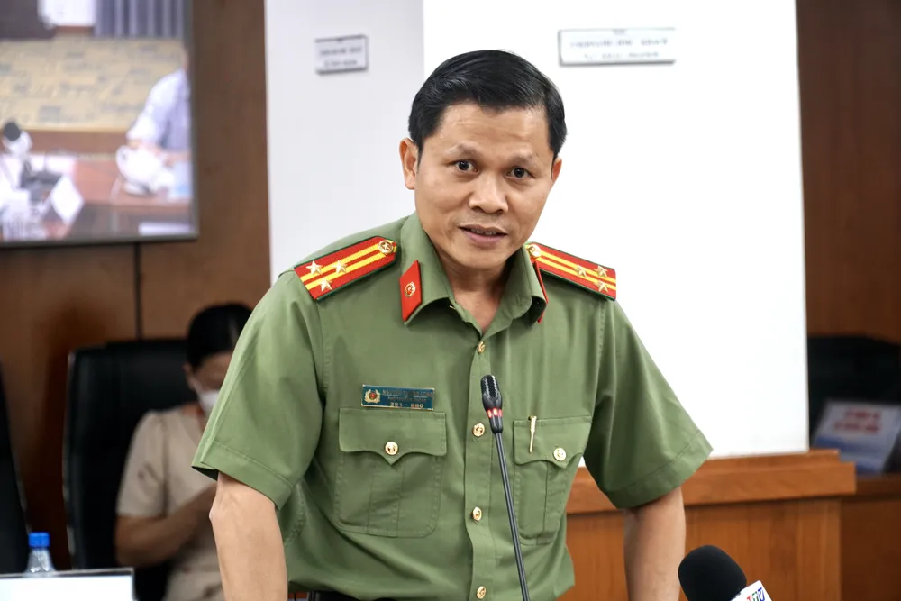 Thượng tá Nguyễn Thăng Long, đại diện Công an TP.HCM, thông tin tại họp báo. Ảnh: BẢO PHƯƠNG cong-an-tp-1.JPG Công an TP