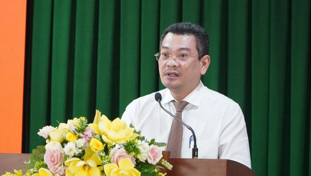 Ông Hoàng Minh Tuấn Anh, Bí thư Quận ủy quận 7, phát biểu nhận nhiệm vụ. Ảnh: BẢO PHƯƠNG hoang-minh-tuan-anh-2.jpg