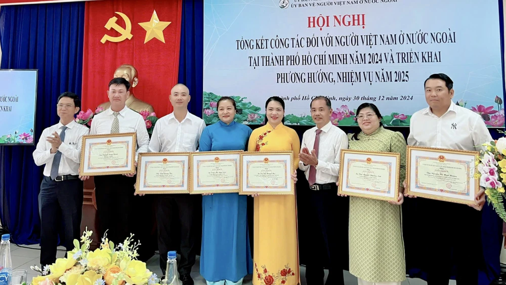 uy-ban-ve-nguoi-viet-nam-o-nuoc-ngoai-tp-6.jpg
