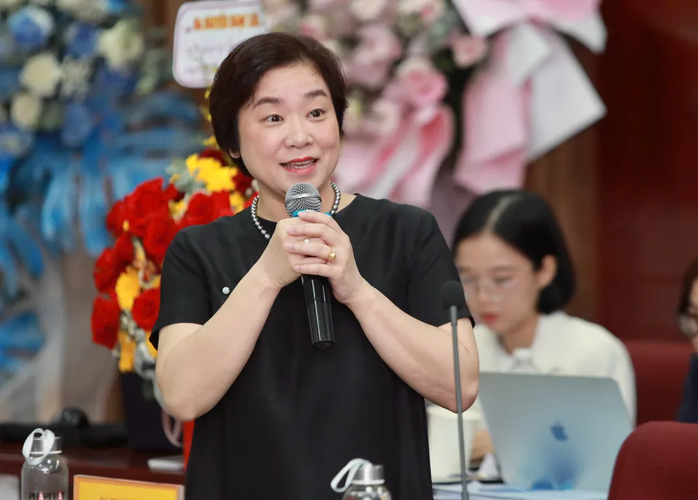 Bà Trần Tuệ Tri, đồng sáng lập và Cố vấn cấp cao Vietnam Brand Purpose, góp ý. Ảnh: NGUYỆT NHI kieu-bao-hien-ke-1.jpg