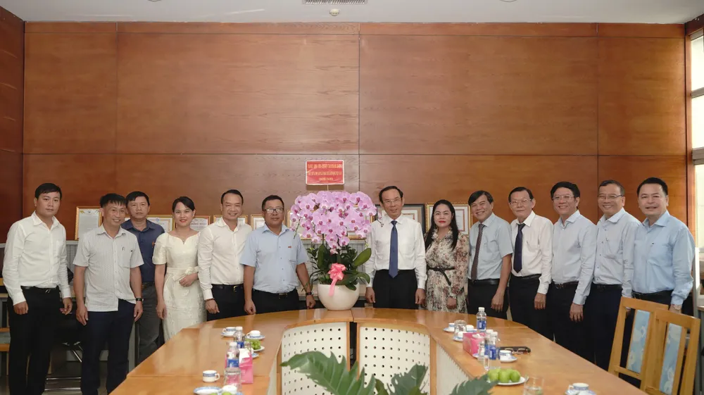 cac-co-quan-bao-chi-2.jpg Lãnh đạo TP.HCM thăm, chúc mừng các cơ quan báo chí dịp 21-6