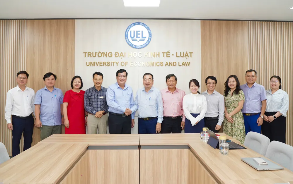 Buổi làm việc giữa Trường Đại học Kinh tế - Luật, ĐHQG TP.HCM và Báo Pháp Luật TP.HCM để chuẩn bị tổ chức hội thảo. Ảnh: THUẬN VĂN nghi-quyet-66-1.jpg