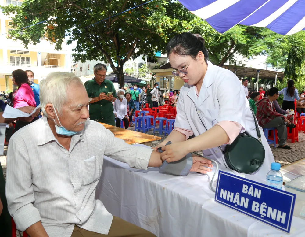 phuong-phu-dinh-2.jpg Một ngày nghĩa tình, sẻ chia của người dân phường Phú Định, TP.HCM