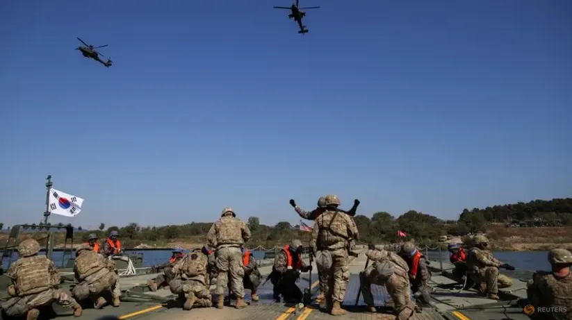 Quân đội Hàn Quốc trong 1 cuộc tập trận với Mỹ tại TP Yeoju, tỉnh Gyeonggi hồi 19-10. ẢNH: REUTERS