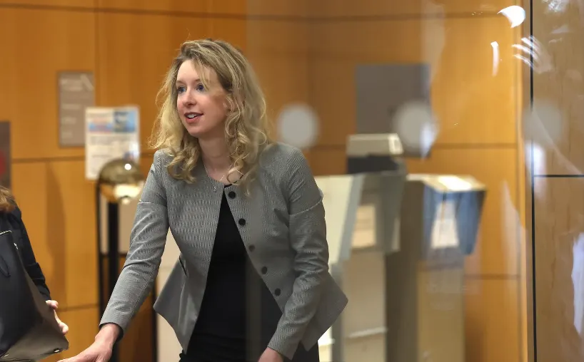 Cựu Tổng giám đốc tập đoàn công nghệ y tế Theranos - bà Elizabeth Holmes. ẢNH: AFP Cựu Tổng giám đốc tập đoàn công nghệ y tế Theranos - bà Elizabeth Holmes. ẢNH: AFP