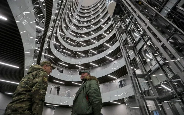 Quang cảnh bên trong tập đoàn quân sự Wagner tại TP Saint Petersburg (Nga). Ảnh: REUTERS