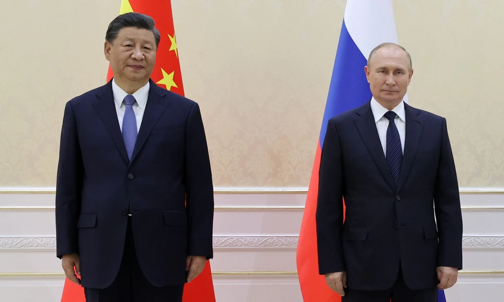 Chủ tịch Trung Quốc Tập Cận Bình (bên trái) và Tổng thống Nga Vladimir Putin. Ảnh: AP