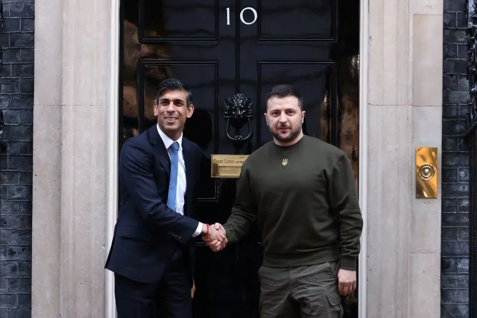 Ông Zelensky và ông Sunak tại dinh thủ tướng Anh (Số 10, phố Downing). Ảnh: REUTERS