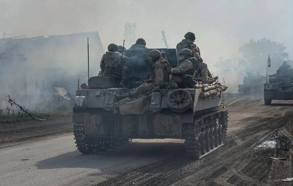 Xe tăng Nga trên đường hành quân tại chiến trường tỉnh Donetsk. Ảnh: TASS Xe tăng Nga trên đường hành quân tại chiến trường tỉnh Donetsk. Ảnh: TASS