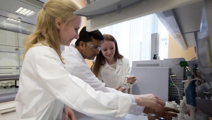 Các nhà khoa học Nga tại ĐH Ural (Nga). Ảnh: URFU