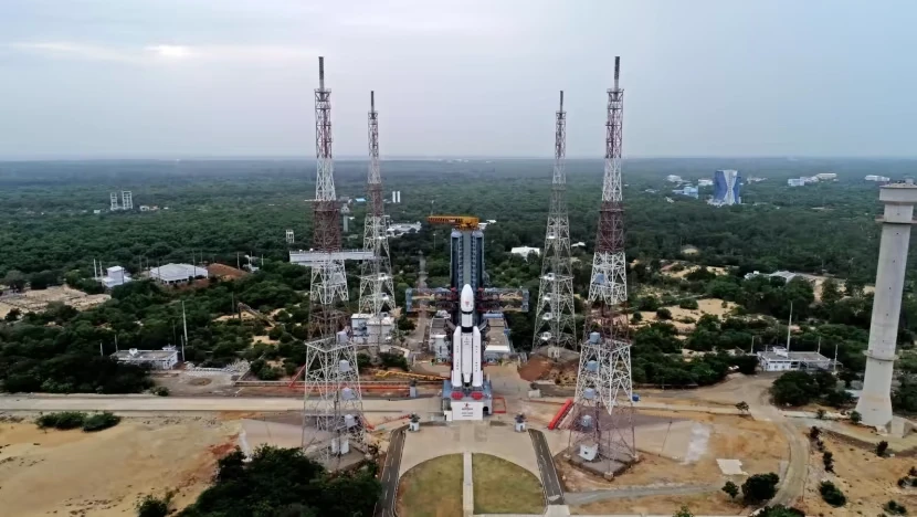 Tàu vũ trụ Chandrayaan-3 được phóng vào không gian từ trung tâm vũ trụ Sriharikota (bang Andhra Pradesh, miền nam Ấn Độ) trong ngày 15-7. Ảnh: IRSO