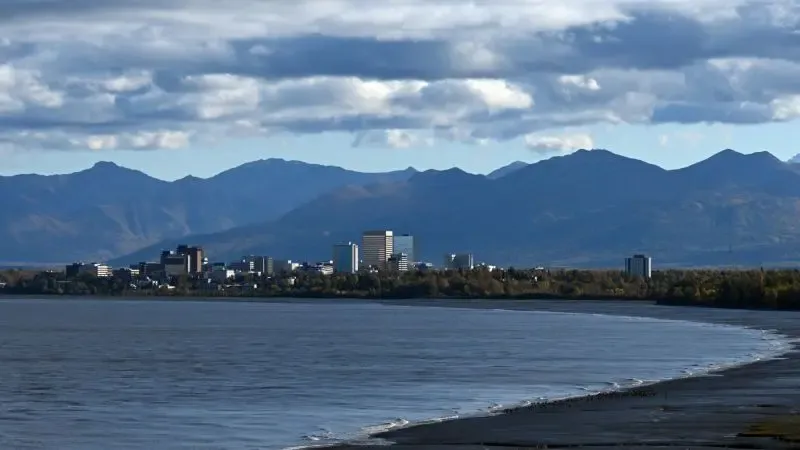 Một góc bờ biển TP Anchorage (bang Alaska, Mỹ) vào sáng 16-7. Ảnh: AFP Một góc bờ biển TP Anchorage (bang Alaska, Mỹ) vào sáng 16-7. Ảnh: AFP