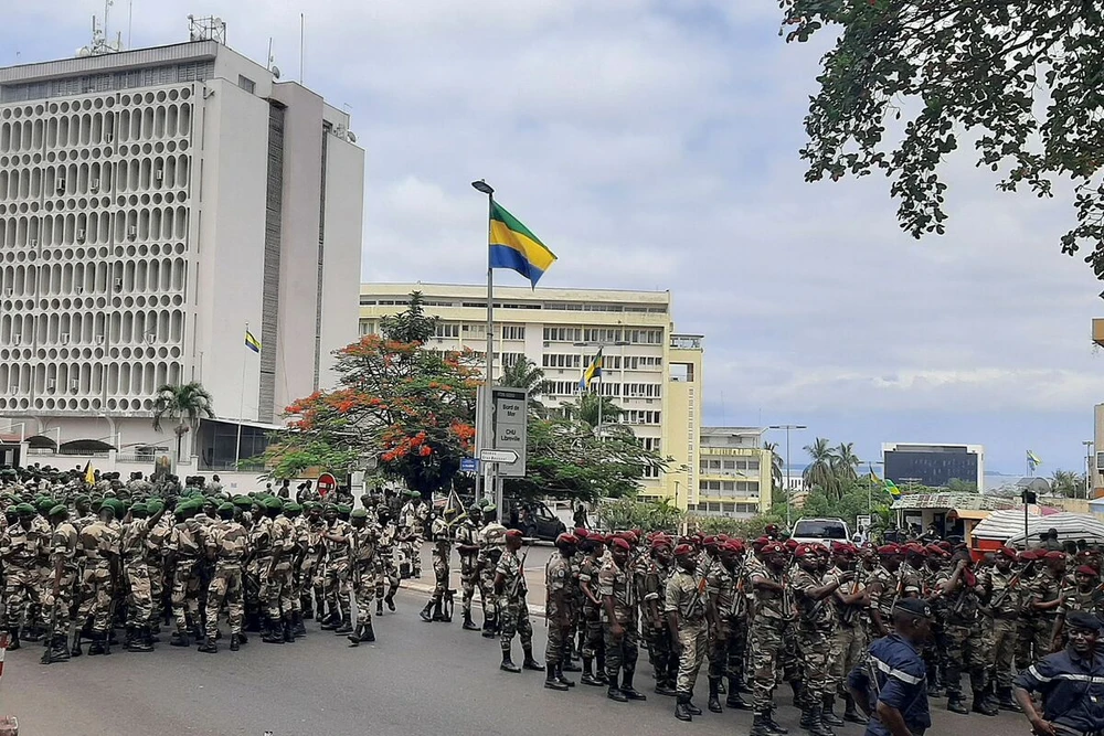Binh lính Gabon tại thủ đô Libreville (Gabon) vào ngày 2-9. Ảnh: AFP
