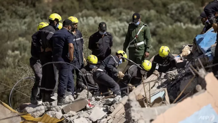 Các nhân viên cứu hộ tại làng Talat N'Yacoub, tỉnh Al Haouz (Morocco). Ảnh: AFP Các nhân viên cứu hộ tại làng Talat N'Yacoub, tỉnh Al Haouz (Morocco). Ảnh: AFP