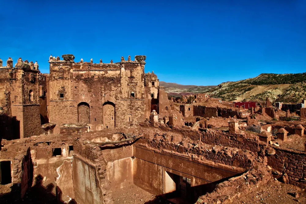 Một tòa thành cổ trên Dãy Atlas (Morocco) bị hư hại sau trận động đất. Ảnh: THE NEW YORK TIMES 16morocco-heritage-add1-hmfc-superJumbo.jpg
