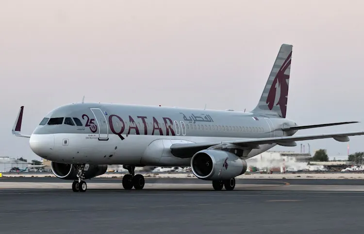 Máy bay chở các công dân Mỹ được trả tự do đến sân bay Doha (Qatat). Ảnh: REUTERS unnamed (1).jpg