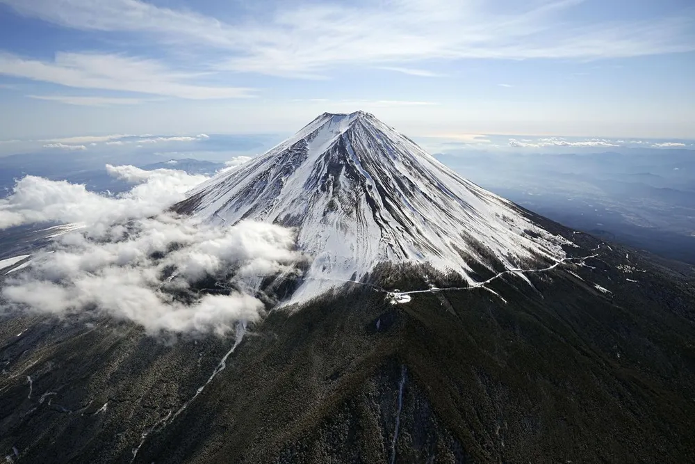 230908155626-05-mount-fuji-overtourism.jpg