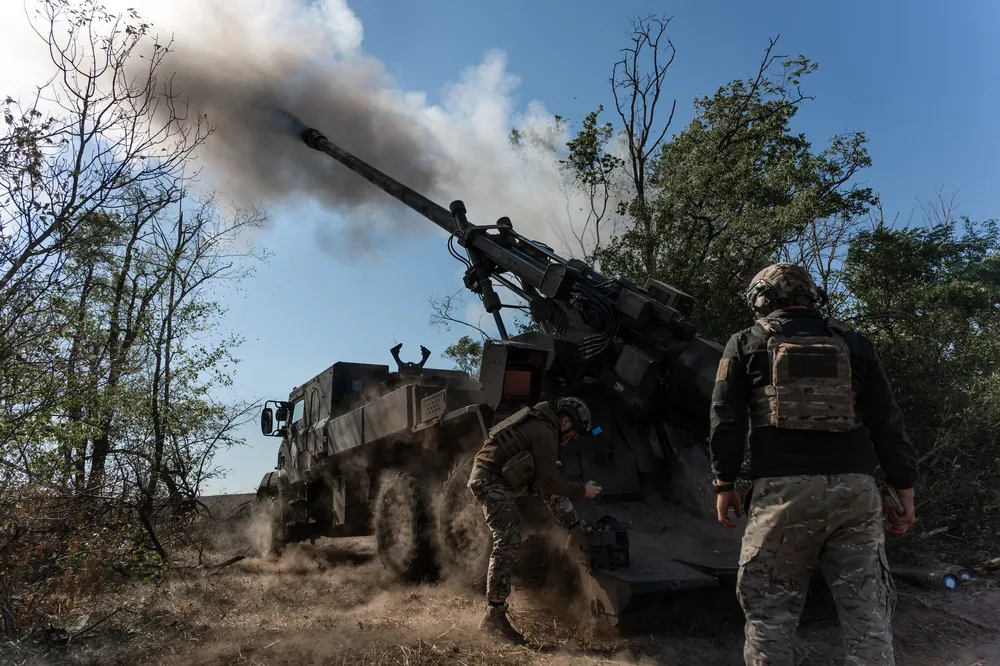 Lính Ukraine bắn pháo tự hành CAESAR 155 mm tại chiến trường tỉnh Donetsk (vùng Donbass, miền đông Ukraine) hôm 7-10. Ảnh: THE KYIV POST 370267366_216854231411535_4761236215338225324_n.png