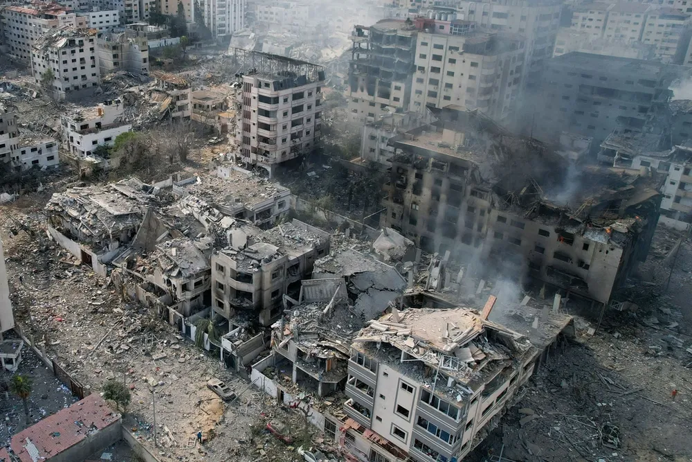 Một khu định cư trên Dải Gaza sau khi bị quân Israel không kích hôm 11-10. Ảnh: AFP 387507940_669077605194082_4019421045468484675_n.png