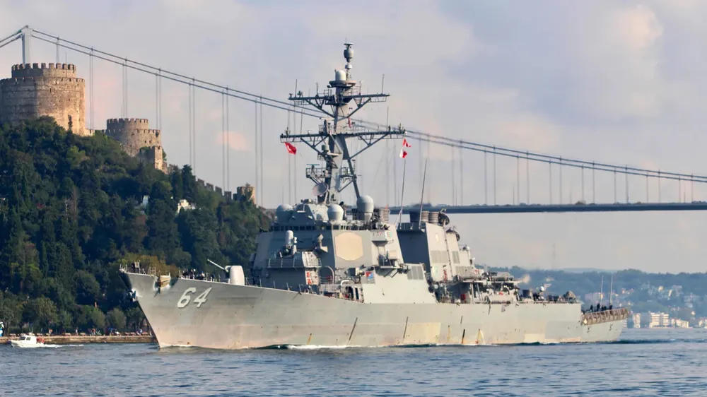 Tàu khu trục USS Carney của Mỹ. Ảnh: REUTERS 231019142331-navy-destroyer-uss-carney-2018.jpg