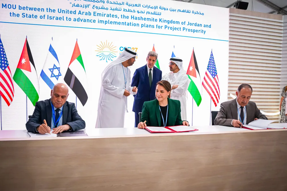 Lễ ký kết Dự án Thịnh vượng giữa đại diện các nước Israel, UAE và Jordan vào tháng 11-2022. Ảnh: WAM 3427819531730645537.jpg