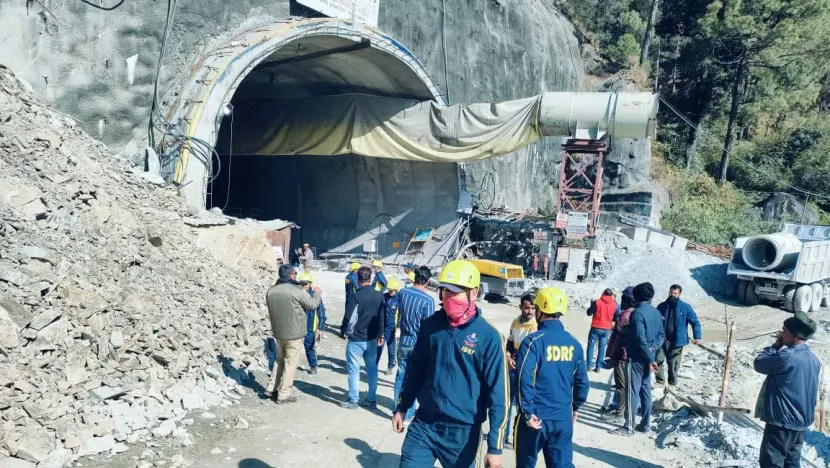 Sập đường hầm ở Ấn Độ.jpg