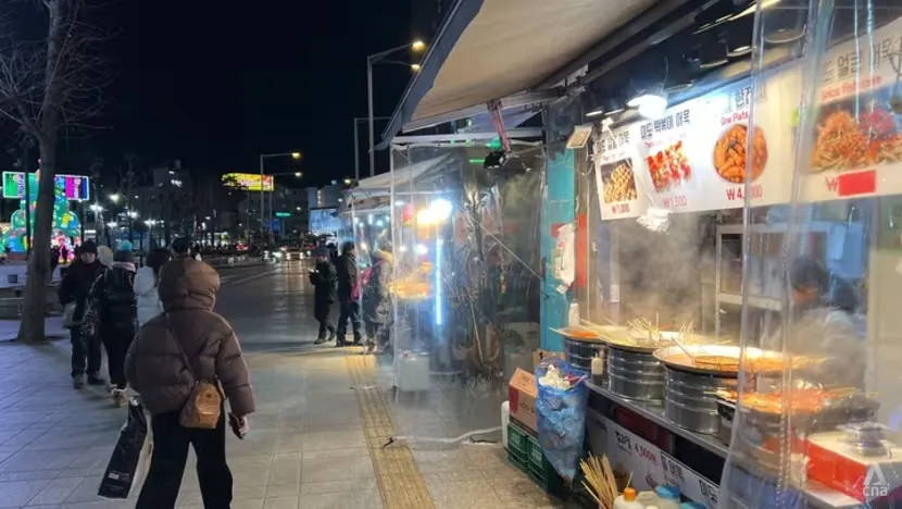 Thủ đô Seoul (Hàn Quốc) bước vào mùa lạnh nhất năm với nhiệt độ từ -3 đến -18 độ C. Ảnh: CHANNEL NEWS ASIA 411688598_887393256171871_8899864231844265676_n.png