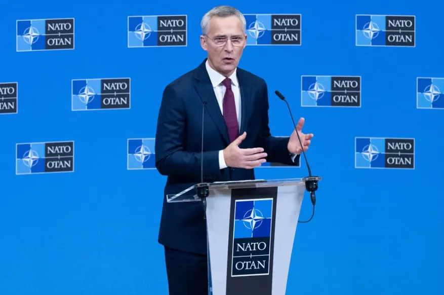Tổng thư ký NATO Jens Stoltenberg tại cuộc họp báo trong khuôn khổ cuộc họp của các Ngoại trưởng NATO về Ukraine ở Brussels (Bỉ) vào ngày 23-11-2023. Ảnh: REUTERS NATO chi hơn 1 tỉ USD mua đạn pháo. png