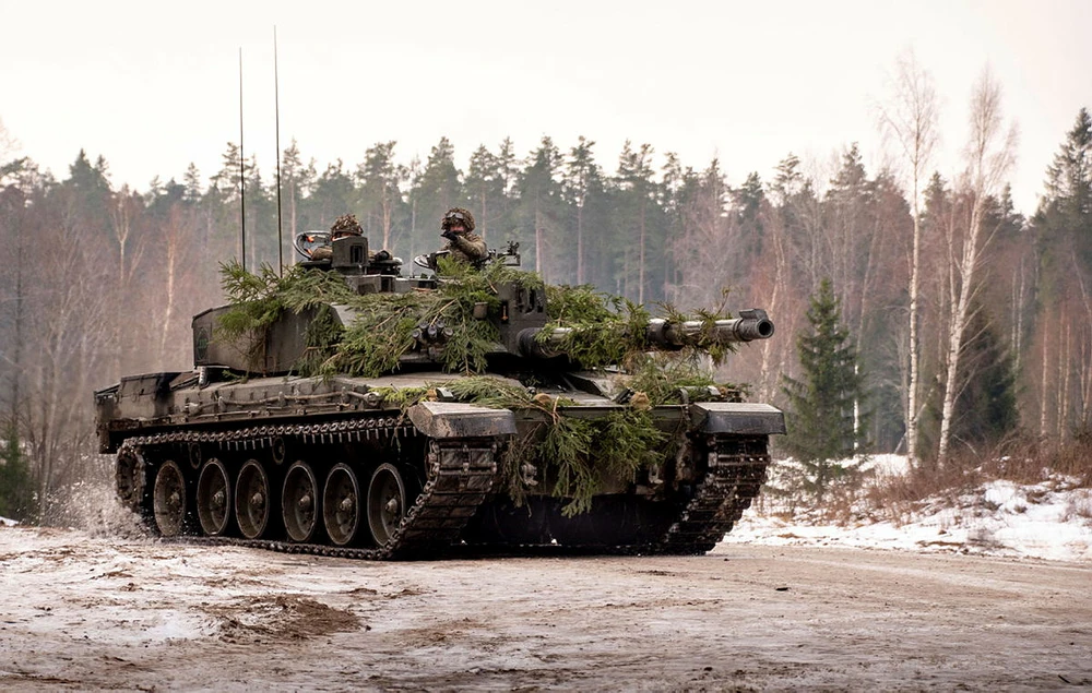 Xe tăng Challenger 2 mà Anh đã viện trợ Ukraine. Ảnh: BỘ QUỐC PHÒNG ANH Nga trừng phạt loạt công dân Anh.png