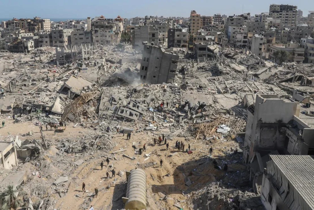 Bệnh viện Al-Shifa (bắc Gaza) bị phá hủy do xung đột. Ảnh: AP c-ap24092500238184.webp