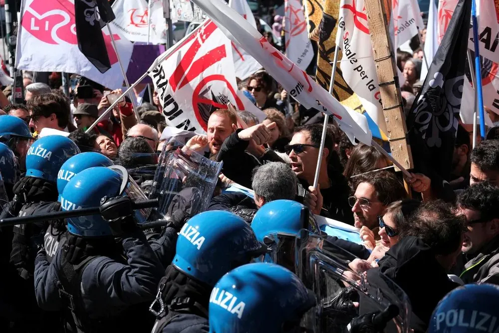 2024-04-25t101805z-485237656-rc2ld7ay3h7f-rtrmadp-3-italy-venice-payment-protest.webp