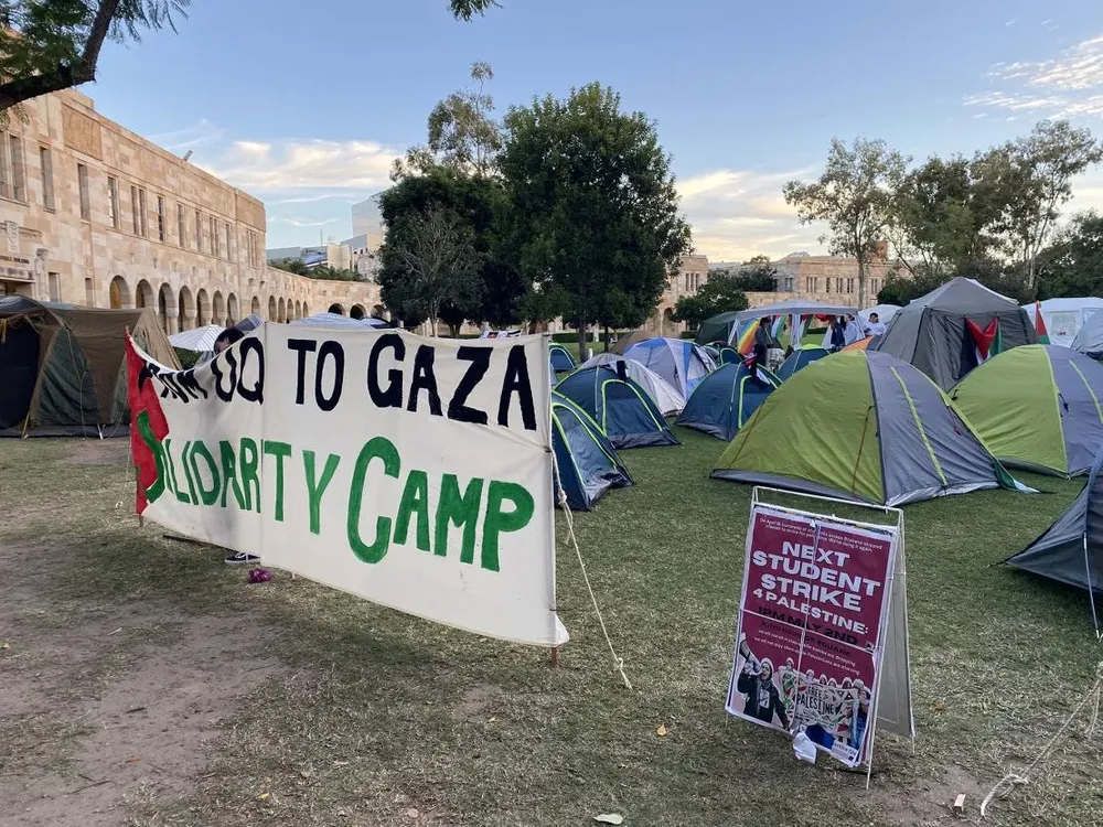 Trại biểu tình của sinh viên ở Úc. Ảnh: CNN Các cuộc biểu tình ủng hộ người dân Palestine và phản đối cuộc chiến của Israel tại Gaza diễn ra ở nhiều trường ĐH trên khắp thế giới.