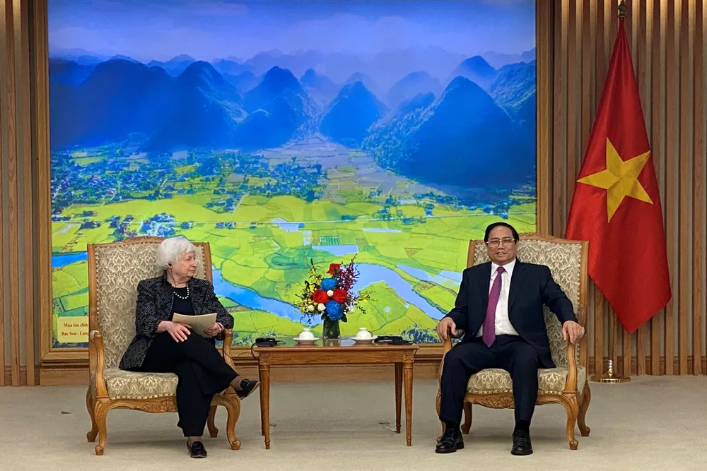 Thủ tướng Phạm Minh Chính (phải) tiếp Bộ trưởng Tài chính Mỹ Janet Yellen trong chuyến thăm của bà đến Việt Nam, vào tháng 7-2023. Ảnh: REUTERS Bộ Thương mại Mỹ lắng nghe quan điểm về việc công nhận nền kinh tế thị trường của Việt Nam