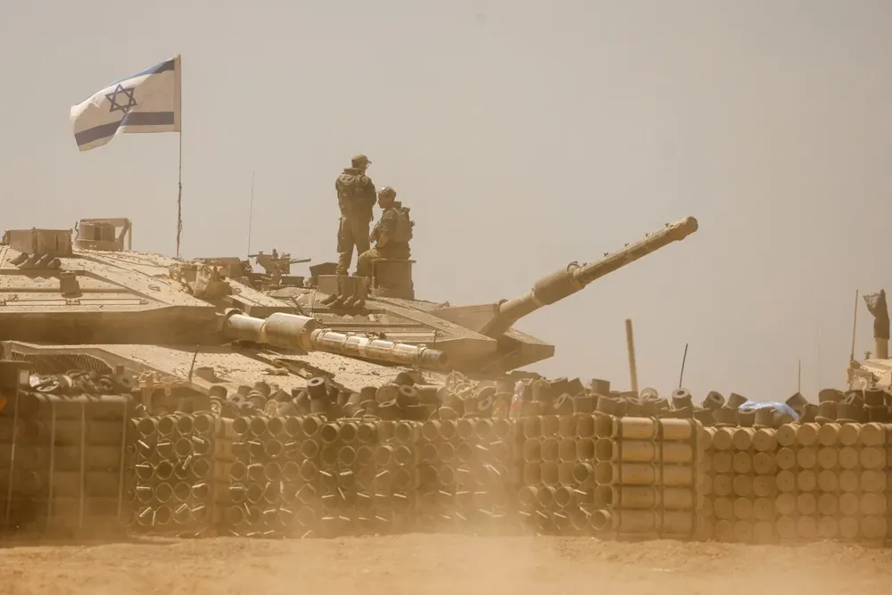 Hình ảnh được cho là xe tăng và quân đội Israel đang tiến quân về TP Rafah (miền nam Gaza) hôm 6-5. Ảnh: REUTERS Israel (3).png