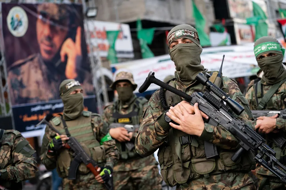 Các chiến binh Hamas. Ảnh: AP Hamas-tham-gia-cuoc-chien-o-Gaza.jpg
